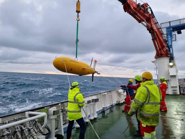 people about to deploy an underwater drone