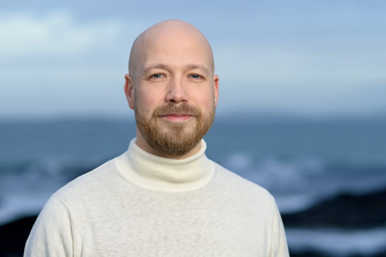 A CEO of an artificial intelligence company infront of the sea.
