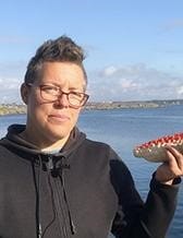 Ellen Schagerström with a red sea cucumber
