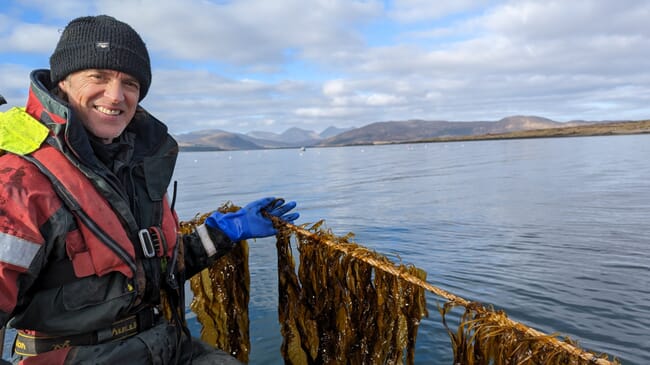 Alex Glasgow com alga marinha Alaria