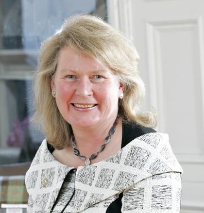 Su Cox headshot