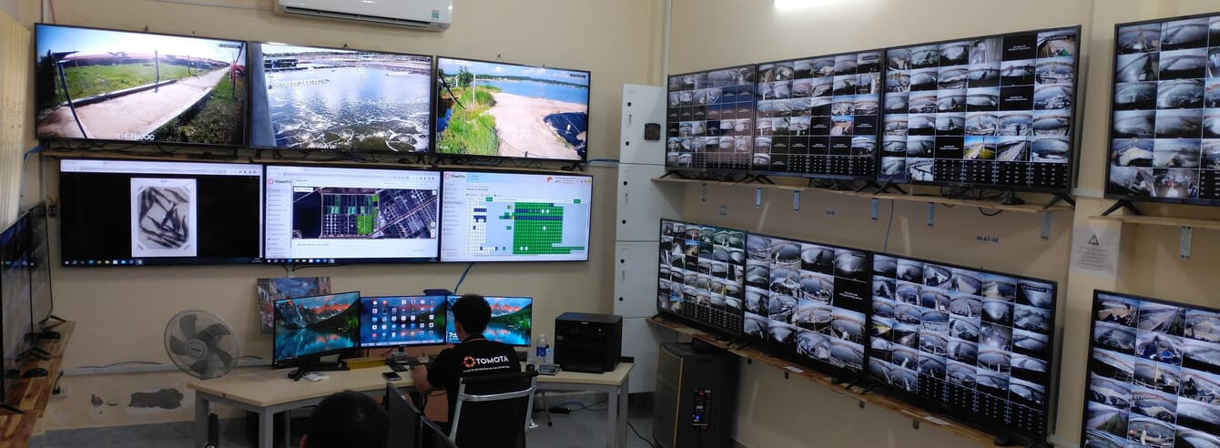 Sala de controle da fazenda de camarão