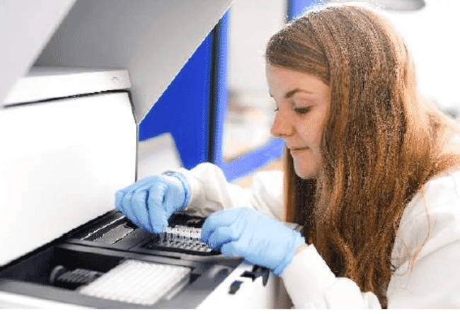 a lady working in a laboratory