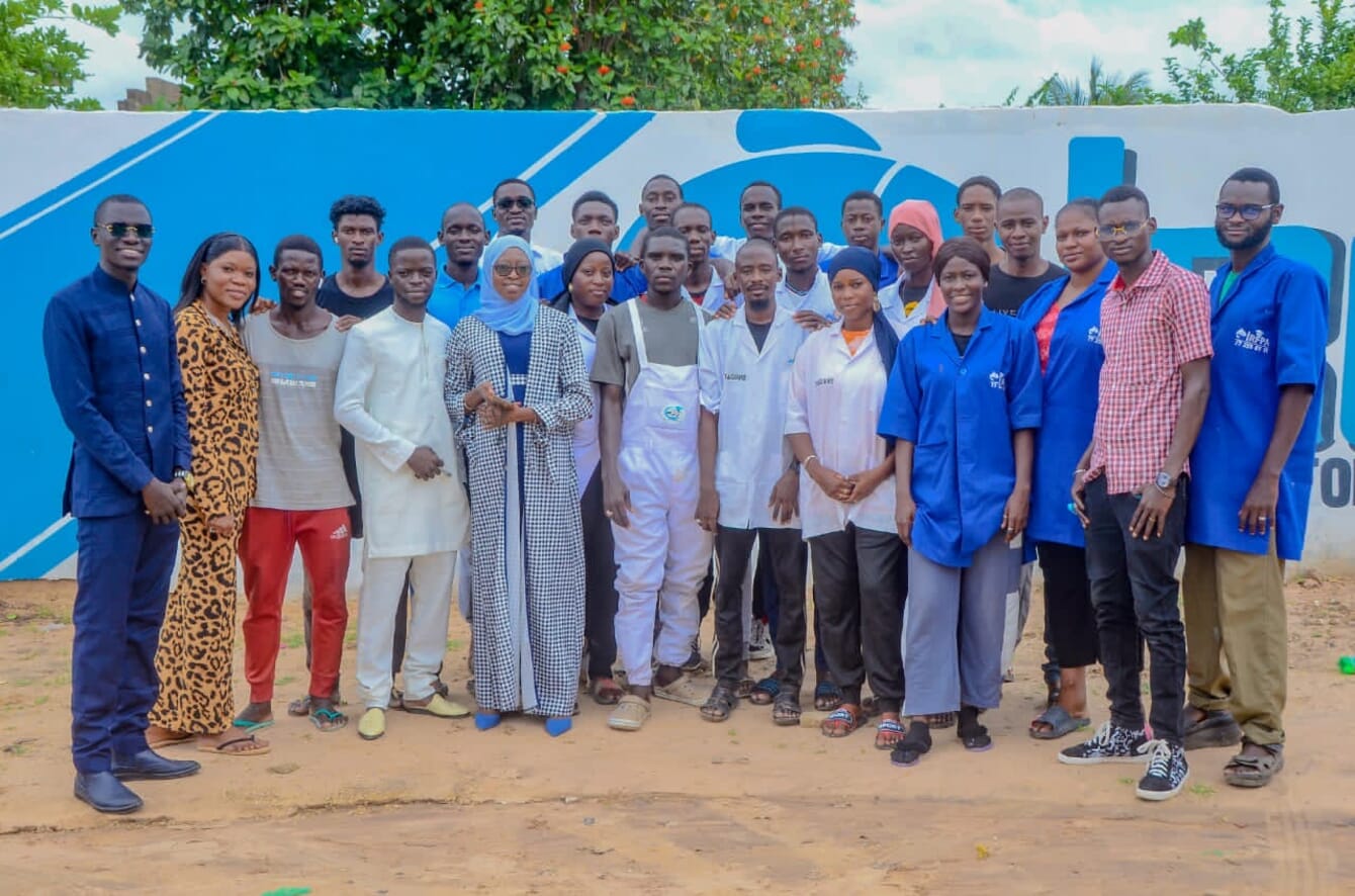 A group of farmers and students that work in an intergrated farm in Senegal.