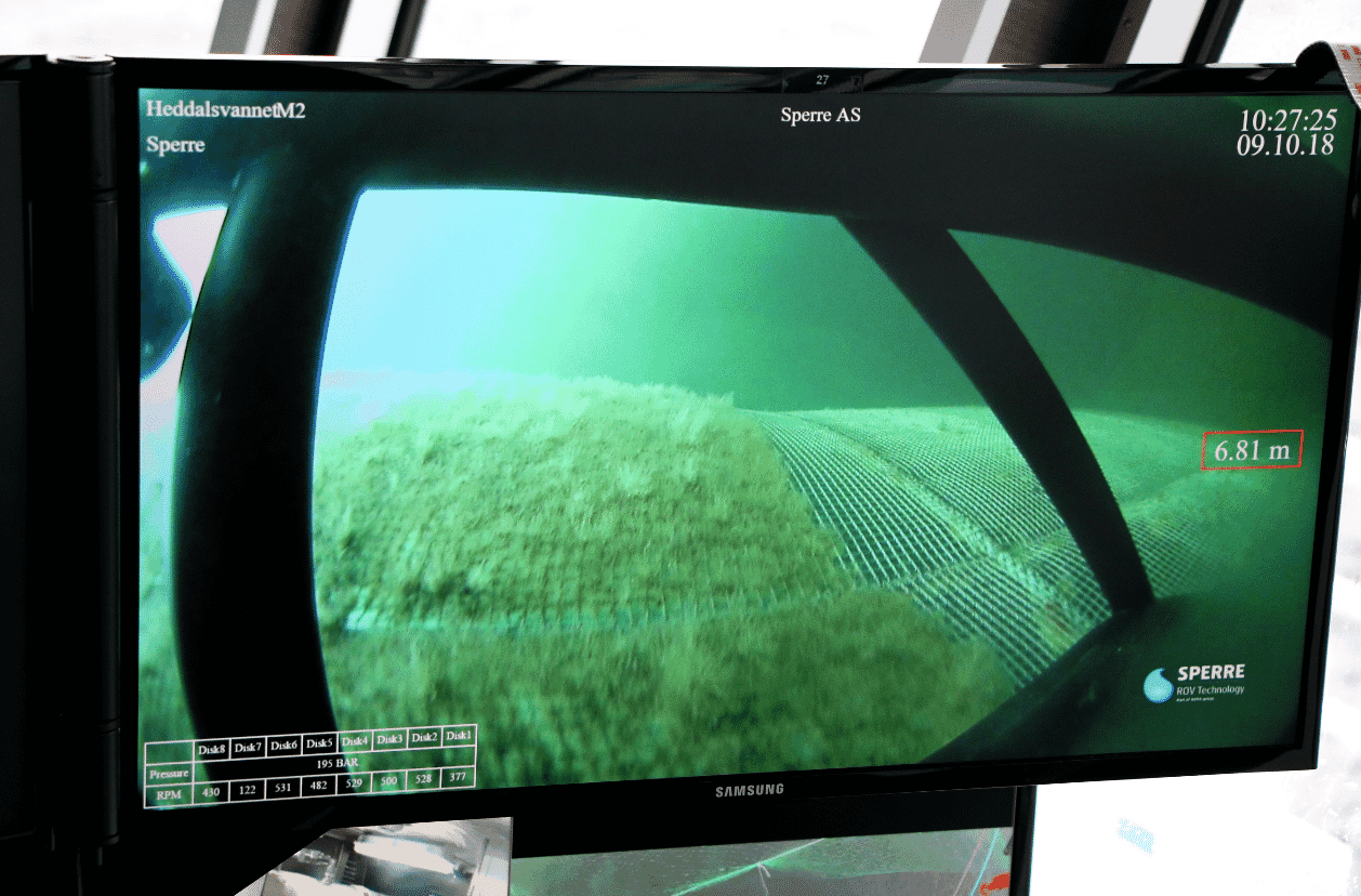 Cleaning the net with an FNC8 net cleaner almost feels like mowing the lawn, except the cleaning is done with high-pressure water instead of mechanical processes. thumbnail