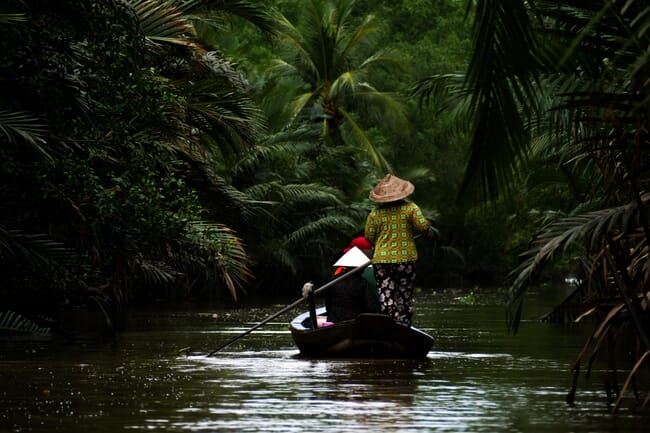 Un barco en el delta del río Mekong, Vietnam.