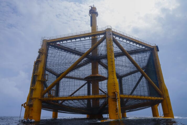submersible offshore cage