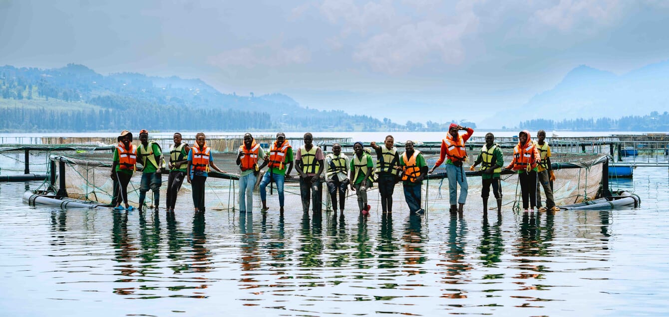 Produtores de tilápia da Kivu Choice em Ruanda.