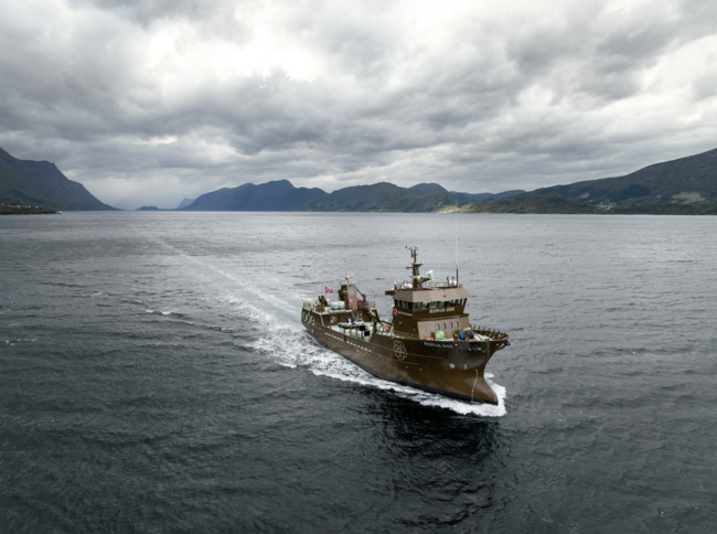 The Ronja Ode sailing down a fjord.