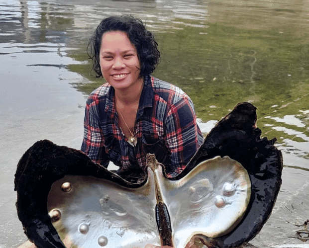 Naua Lakai with a winged pearl oyster