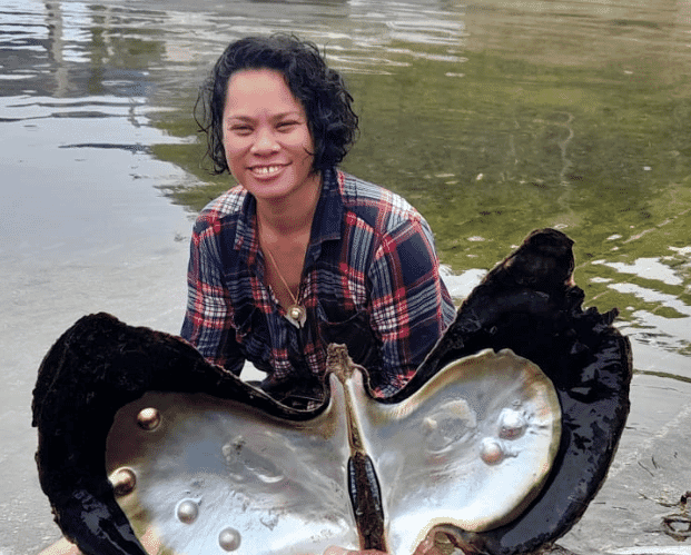 oyster pearl formation