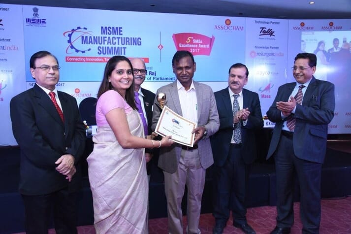 Shweta Vakil receiving an award at a function in New Delhi